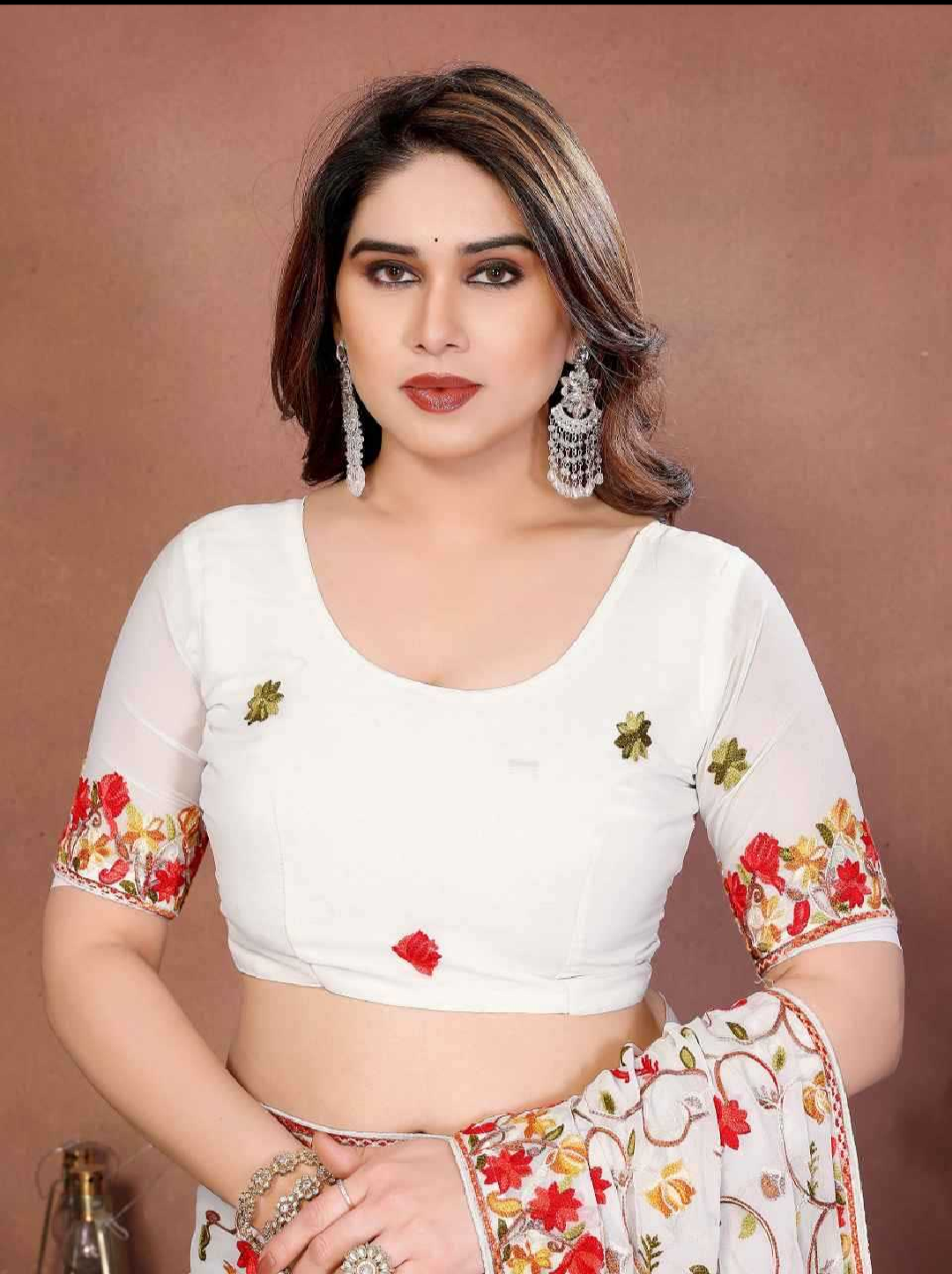Elegant Ivory Floral Saree – Timeless Grace 🌸